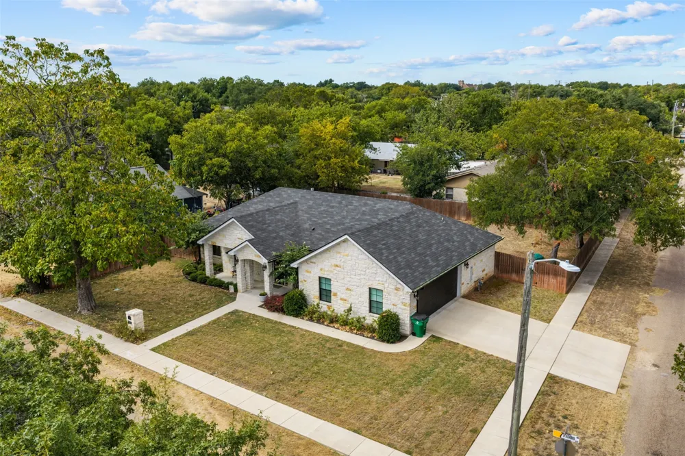 403 S Adams Street McGregor, TX 76657