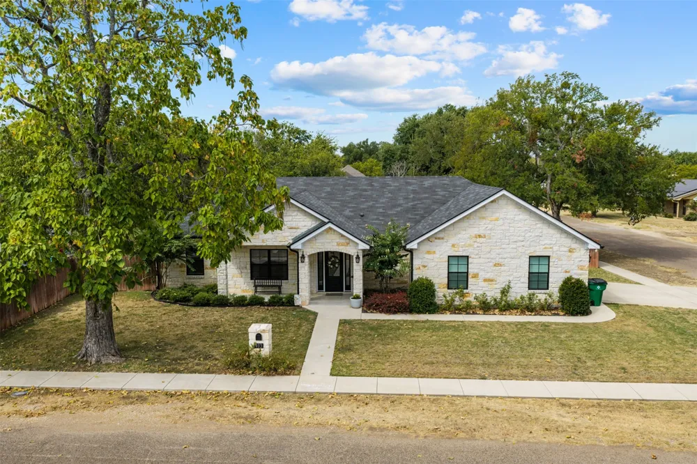403 S Adams Street McGregor, TX 76657