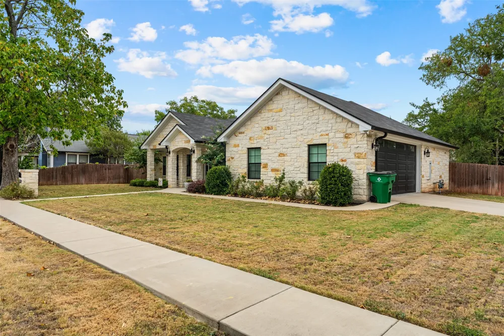 403 S Adams Street McGregor, TX 76657
