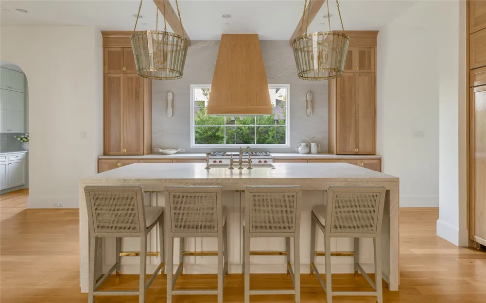 6815 Pemberton Drive Dallas, TX 75230