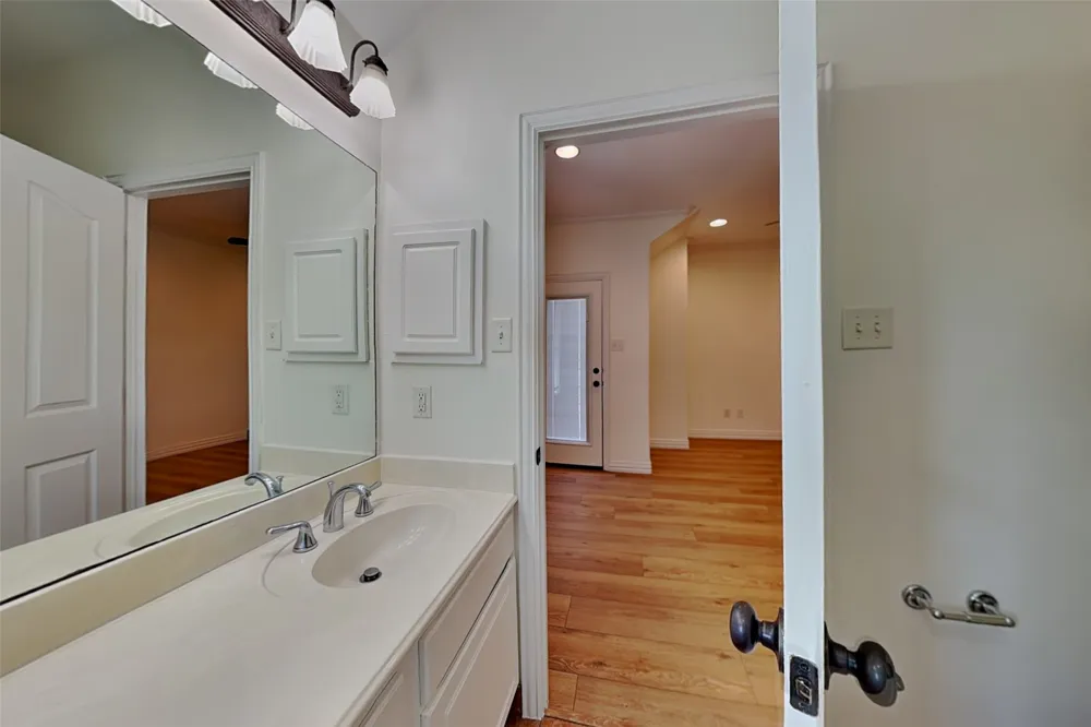 6121 Oram Street #A Dallas, TX 75214