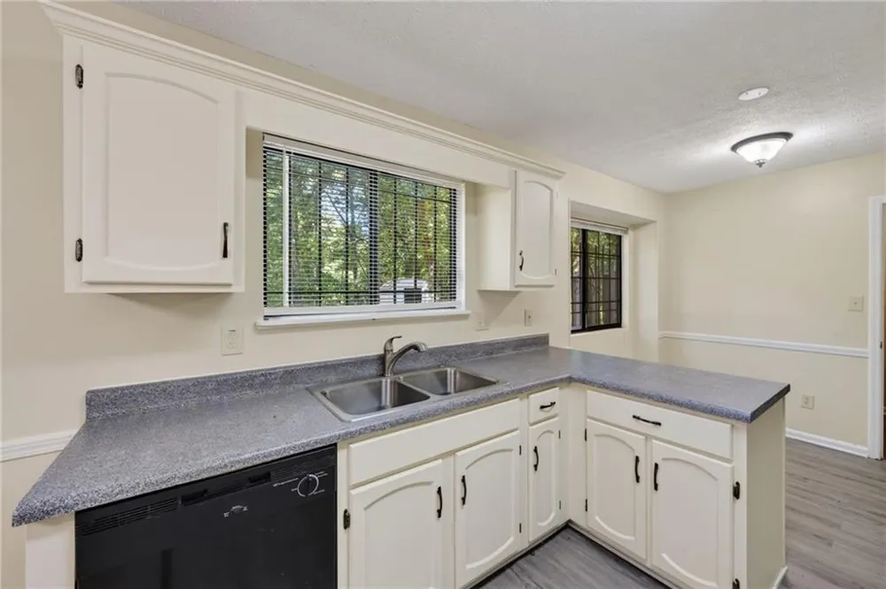 5350 Greenhedge Trail Stone Mountain, GA 30088
