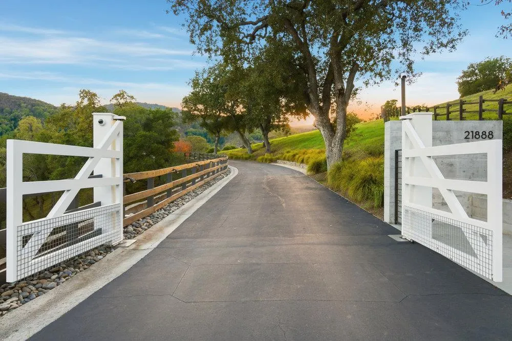 21888 Blue Oaks Place Los Altos Hills, CA 94022