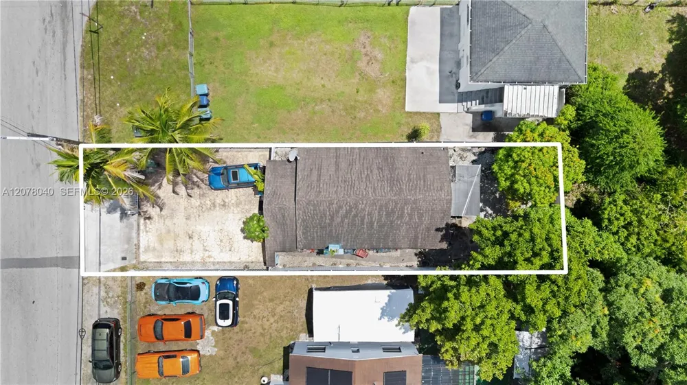 390 NE 166th St North Miami, FL 33162