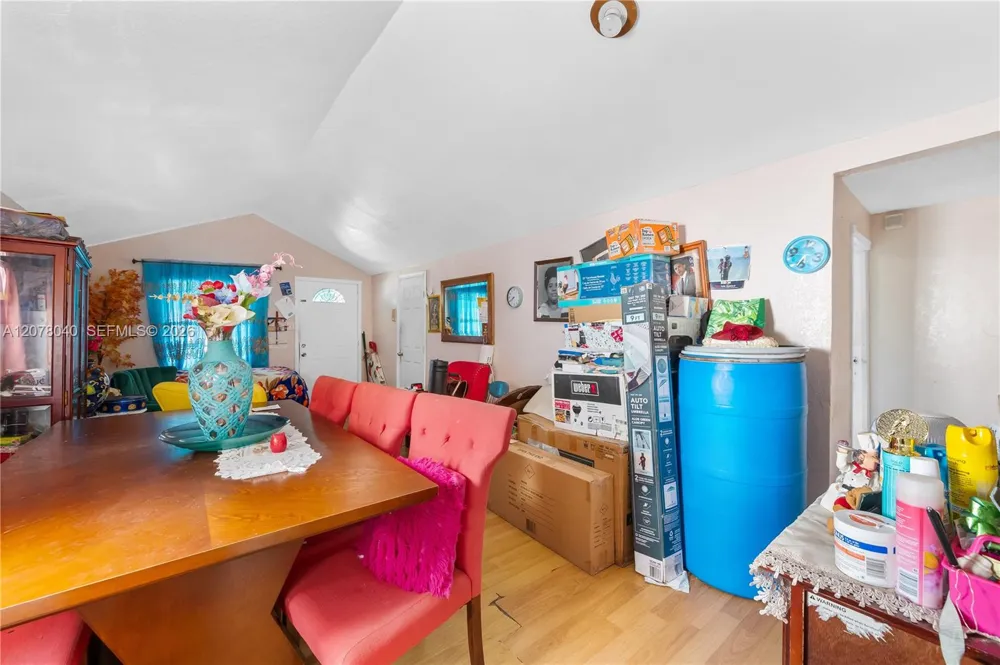 390 NE 166th St North Miami, FL 33162