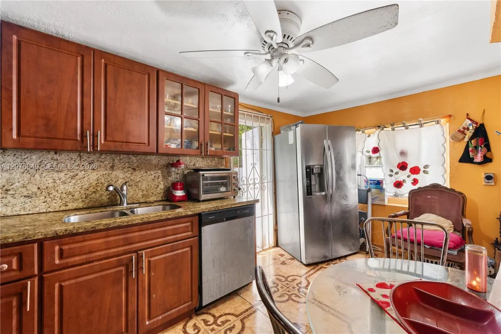 390 NE 166th St North Miami, FL 33162