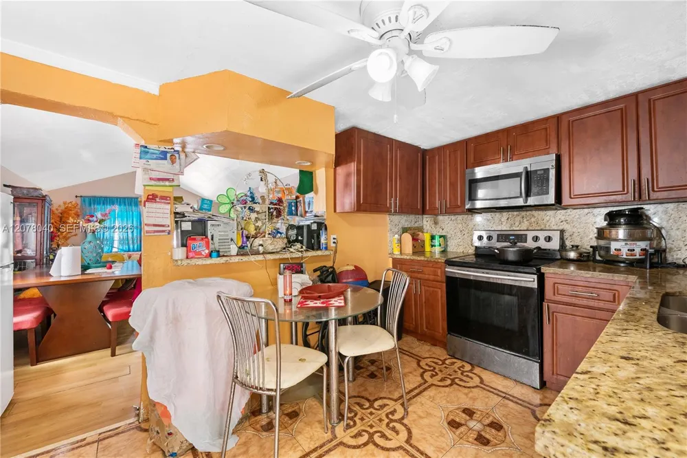 390 NE 166th St North Miami, FL 33162