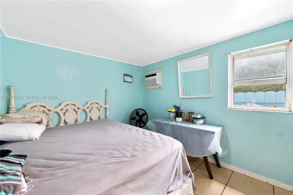 390 NE 166th St North Miami, FL 33162