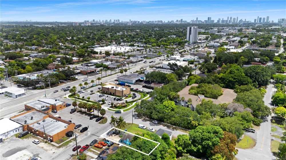 390 NE 166th St North Miami, FL 33162