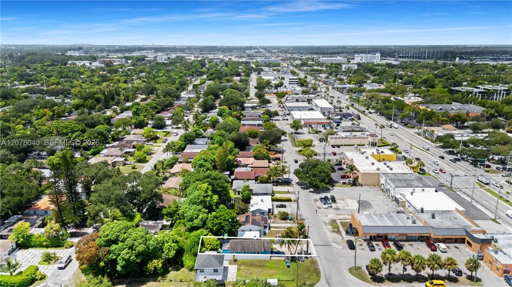 390 NE 166th St North Miami, FL 33162
