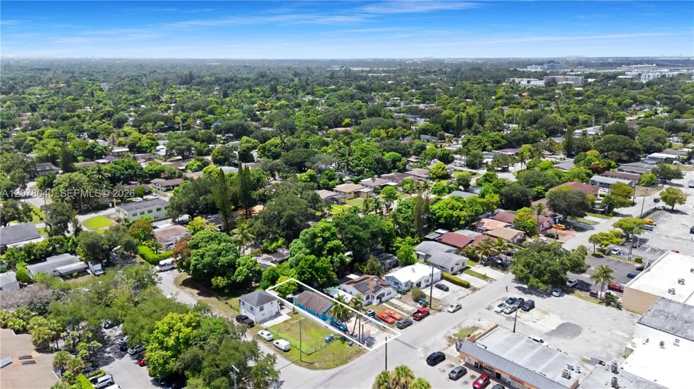 390 NE 166th St North Miami, FL 33162