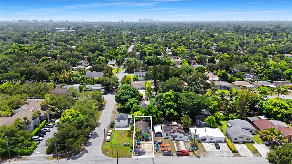390 NE 166th St North Miami, FL 33162