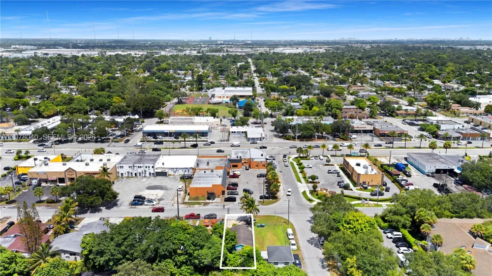 390 NE 166th St North Miami, FL 33162