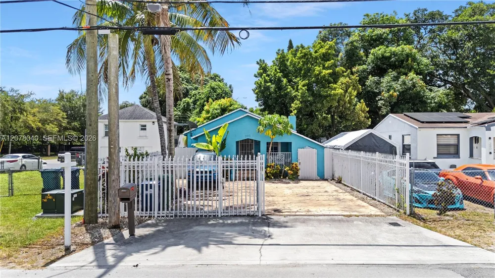 390 NE 166th St North Miami, FL 33162
