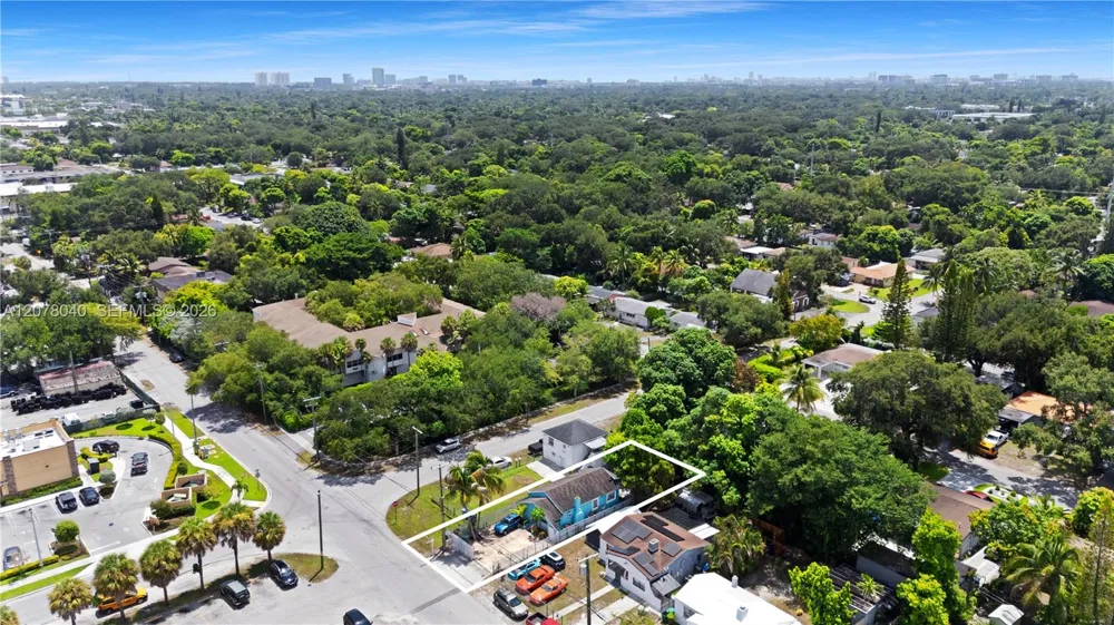 390 NE 166th St North Miami, FL 33162