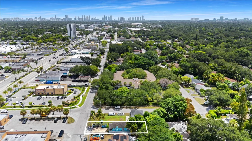 390 NE 166th St North Miami, FL 33162