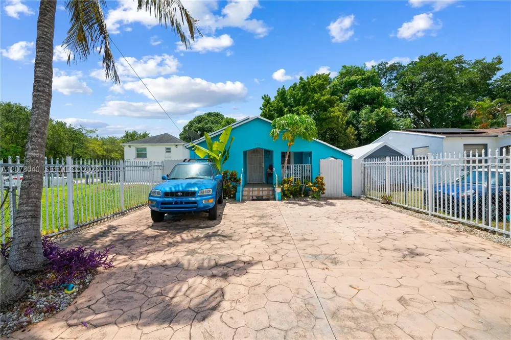390 NE 166th St North Miami, FL 33162