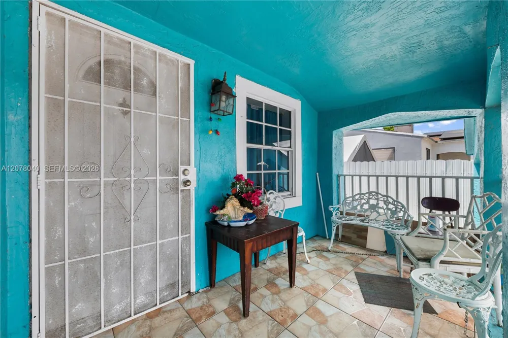 390 NE 166th St North Miami, FL 33162