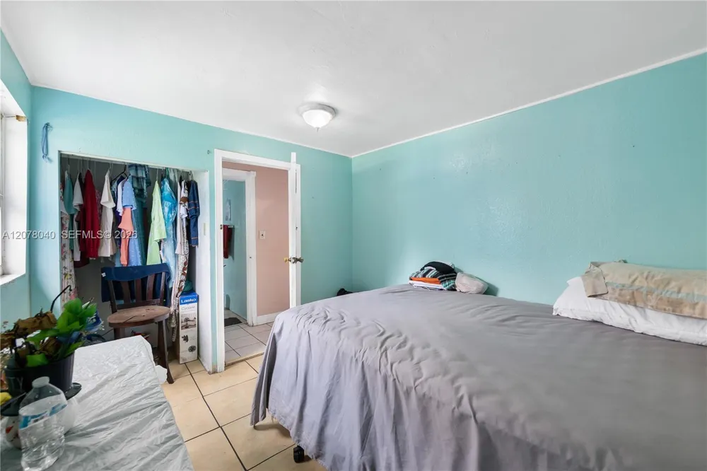 390 NE 166th St North Miami, FL 33162