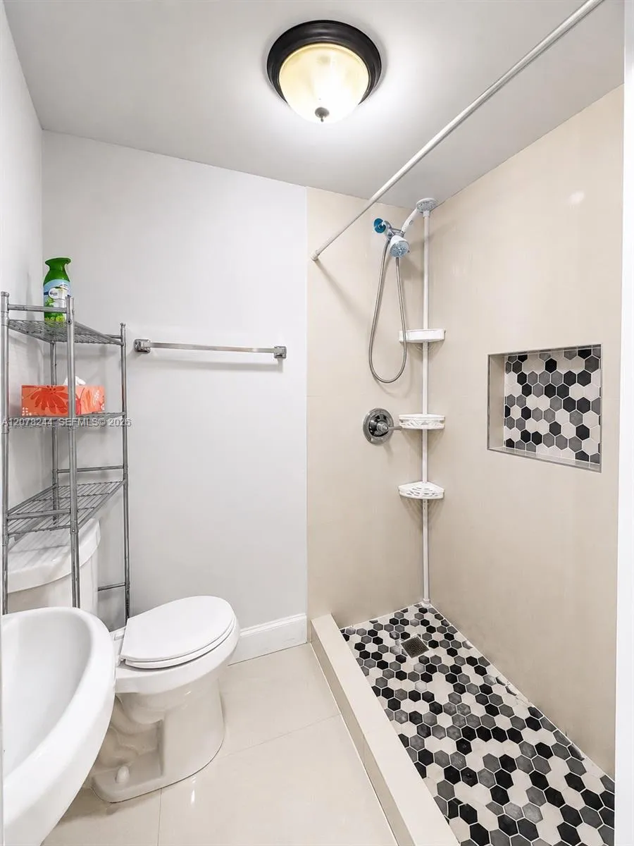 19100 Bobolink Dr Hialeah, FL 33015