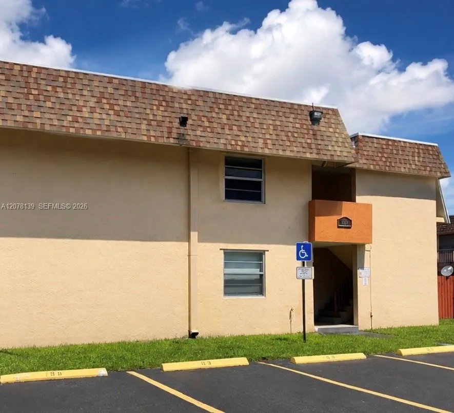 890 SW 129th Pl #210 Miami, FL 33184