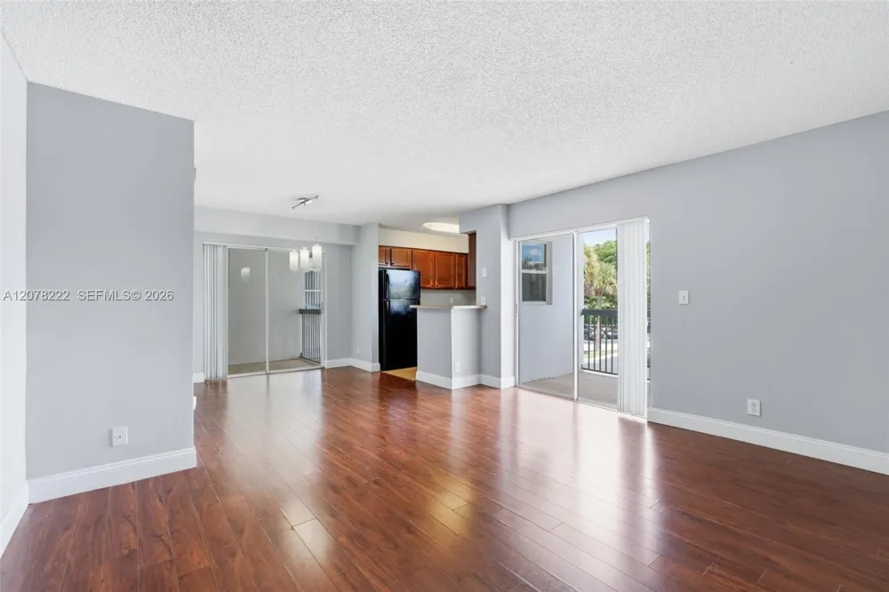 7610 Westwood Dr #122 Tamarac, FL 33321