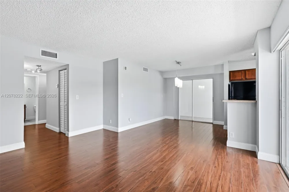 7610 Westwood Dr #122 Tamarac, FL 33321