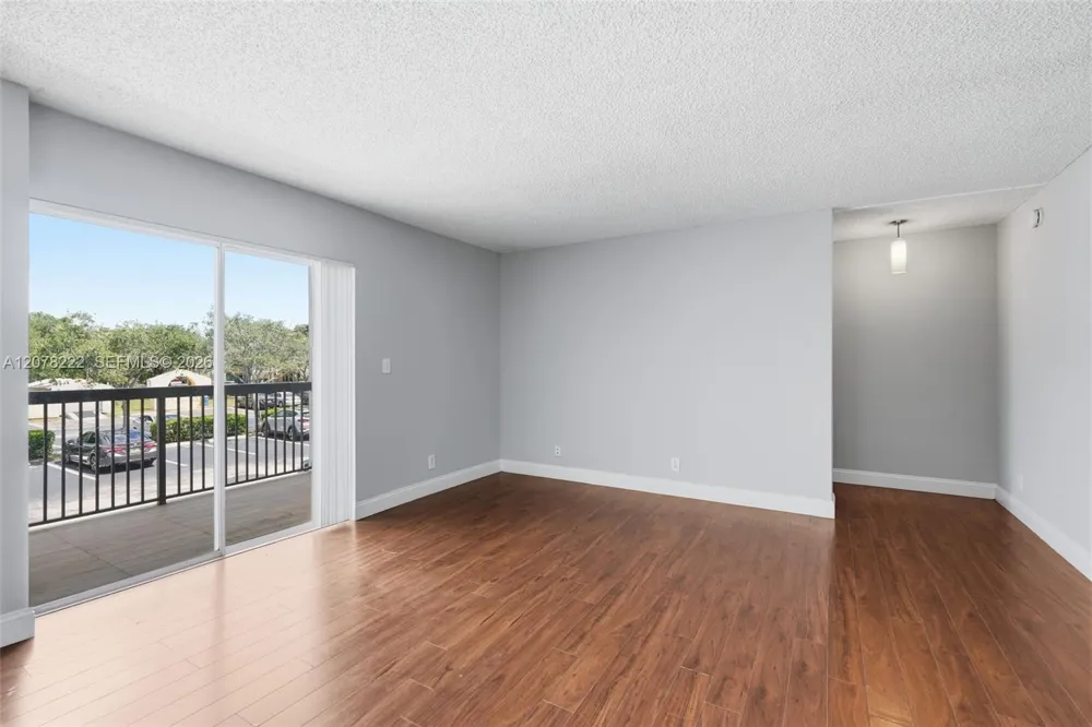 7610 Westwood Dr #122 Tamarac, FL 33321