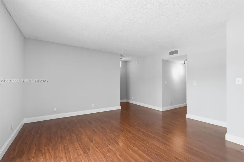 7610 Westwood Dr #122 Tamarac, FL 33321