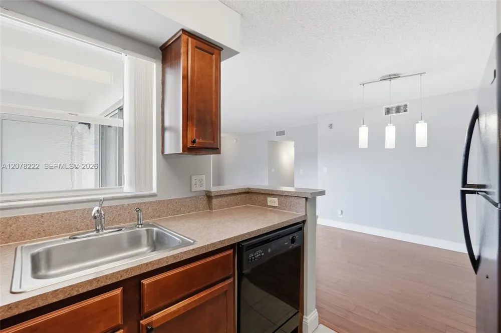 7610 Westwood Dr #122 Tamarac, FL 33321