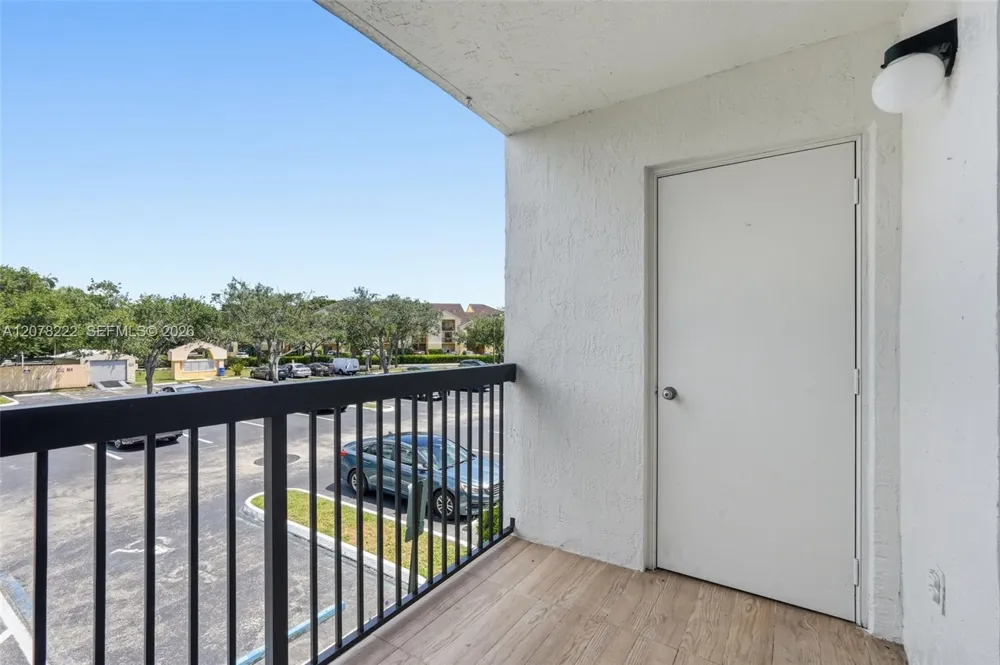 7610 Westwood Dr #122 Tamarac, FL 33321