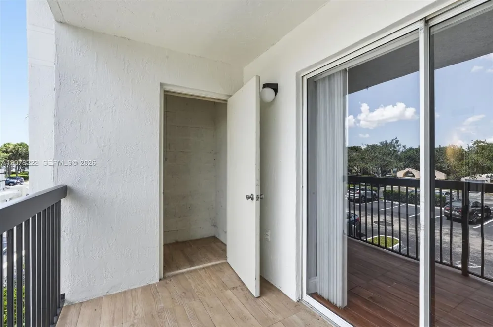7610 Westwood Dr #122 Tamarac, FL 33321