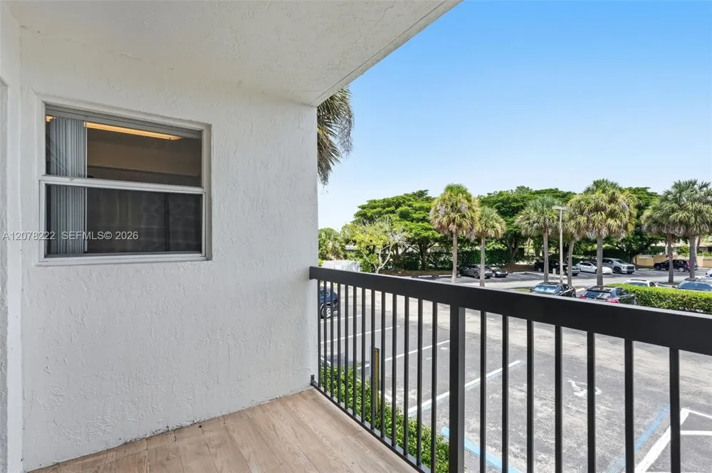 7610 Westwood Dr #122 Tamarac, FL 33321