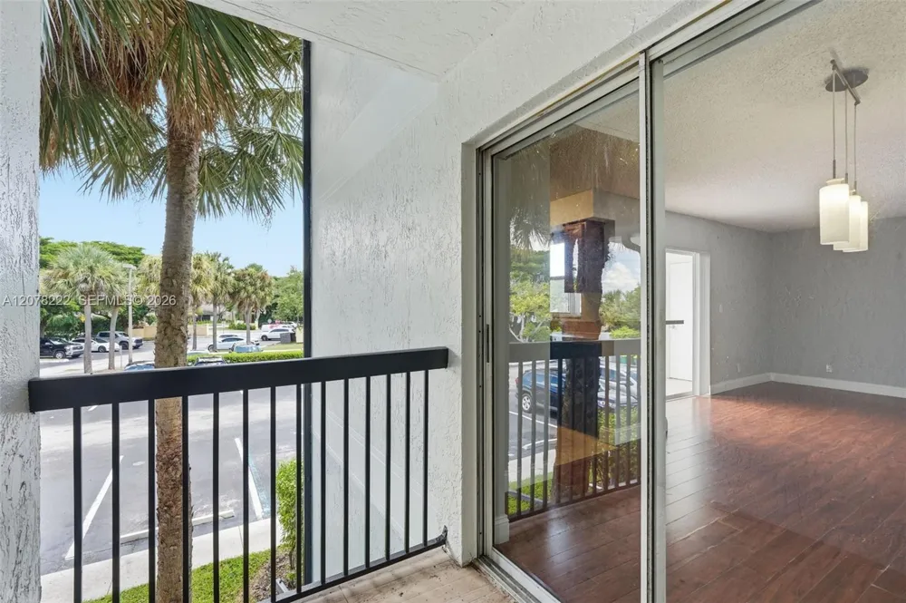 7610 Westwood Dr #122 Tamarac, FL 33321