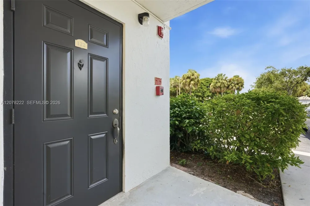 7610 Westwood Dr #122 Tamarac, FL 33321