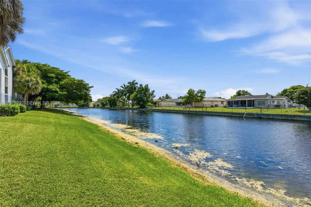 7610 Westwood Dr #122 Tamarac, FL 33321