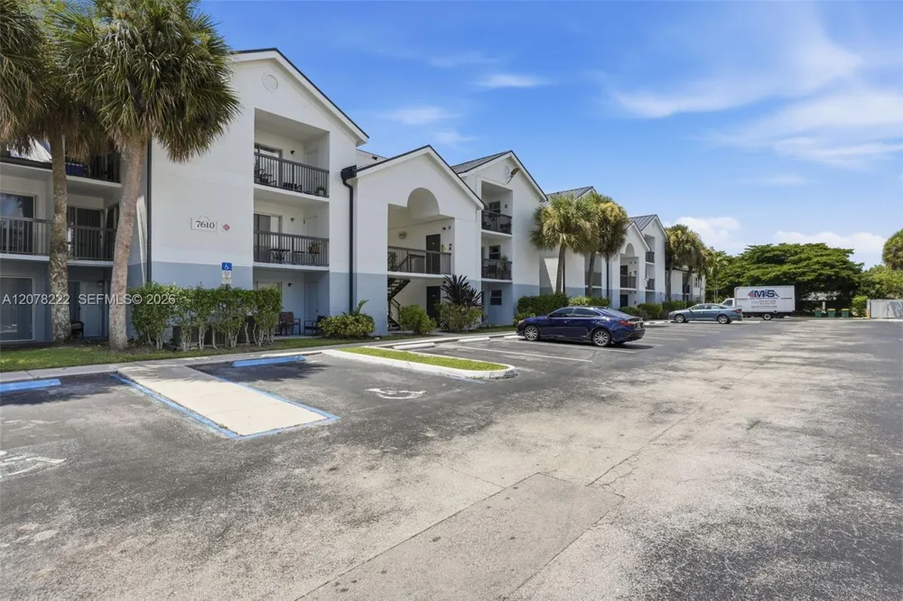 7610 Westwood Dr #122 Tamarac, FL 33321