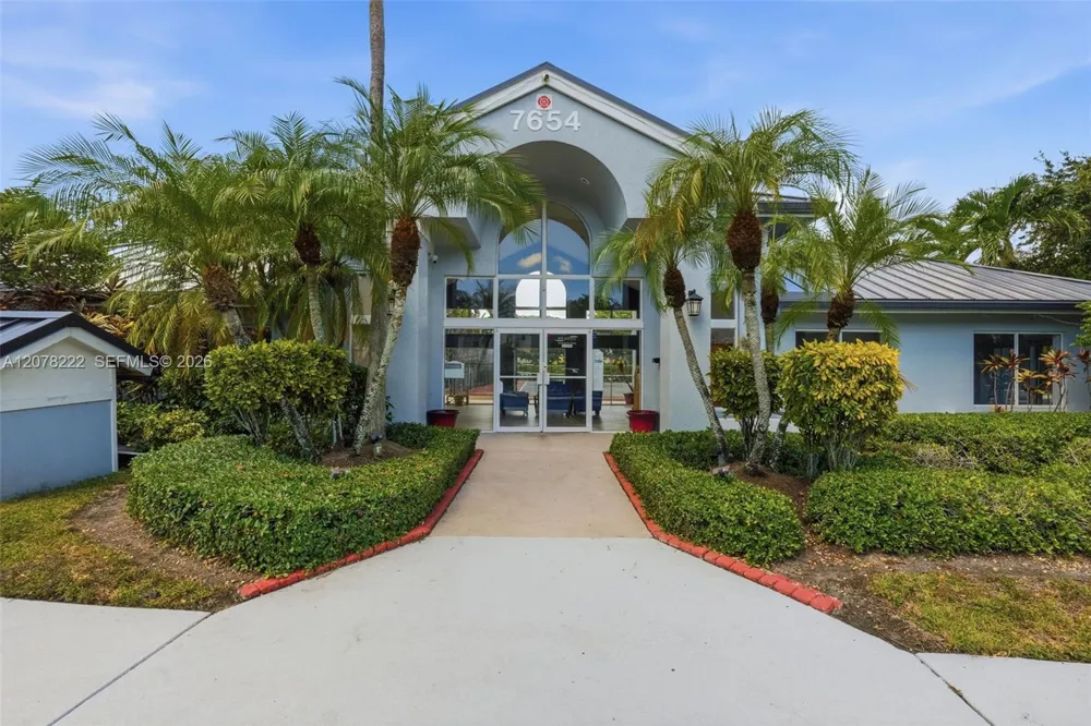 7610 Westwood Dr #122 Tamarac, FL 33321