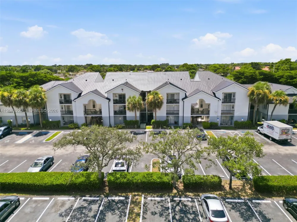 7610 Westwood Dr #122 Tamarac, FL 33321