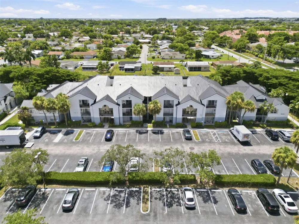 7610 Westwood Dr #122 Tamarac, FL 33321