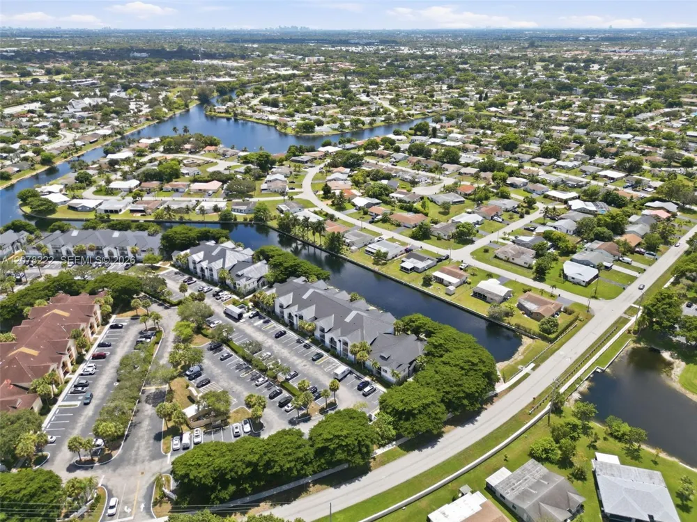 7610 Westwood Dr #122 Tamarac, FL 33321