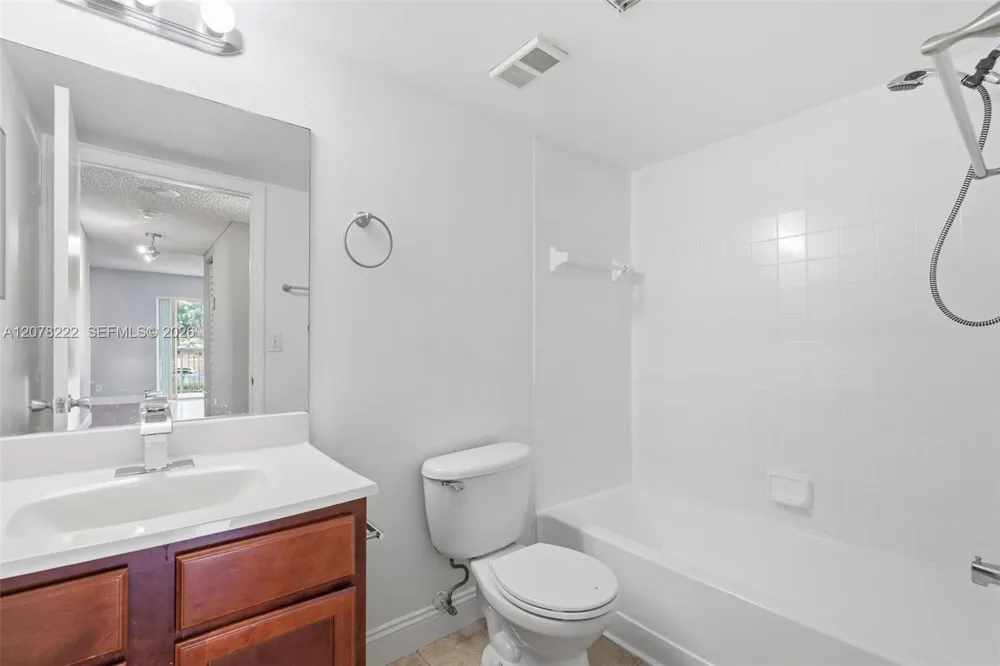 7610 Westwood Dr #122 Tamarac, FL 33321