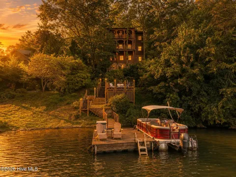 4 Lakeside Trail