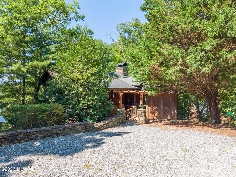 4 Lakeside Trail Robbinsville, NC 28771