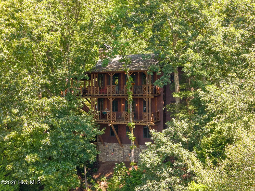 4 Lakeside Trail Robbinsville, NC 28771
