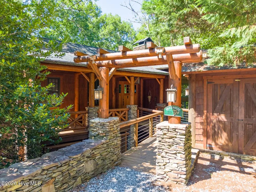 4 Lakeside Trail Robbinsville, NC 28771