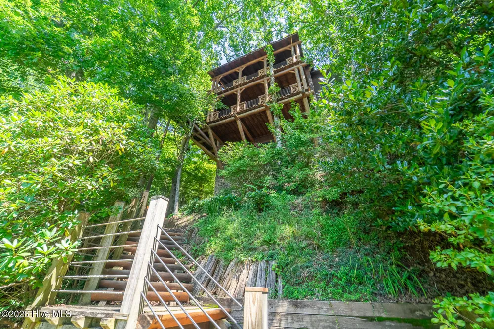 4 Lakeside Trail Robbinsville, NC 28771