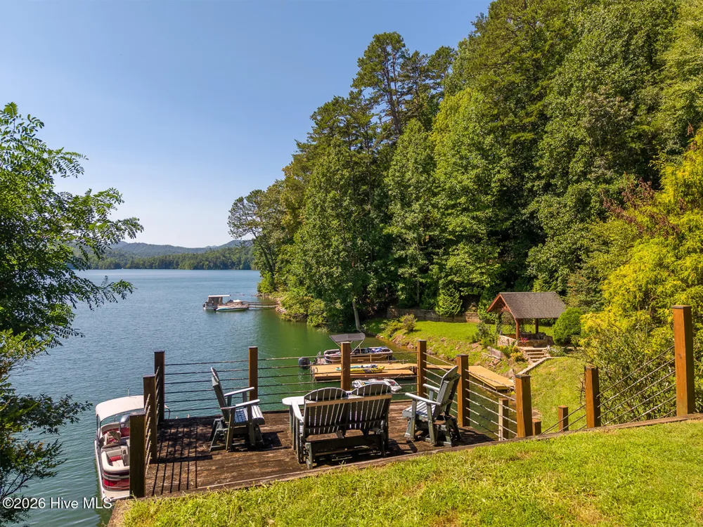 4 Lakeside Trail Robbinsville, NC 28771