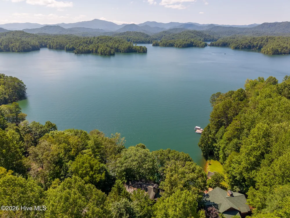 4 Lakeside Trail Robbinsville, NC 28771