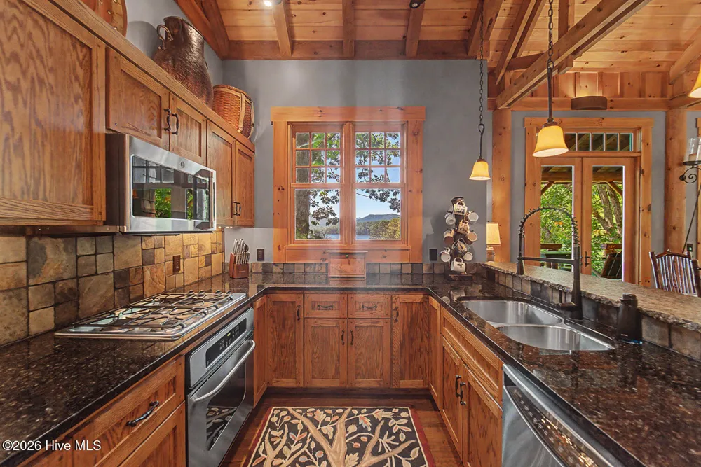 4 Lakeside Trail Robbinsville, NC 28771